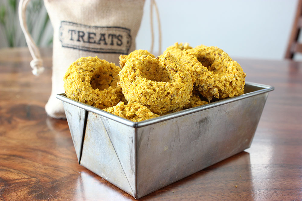 Simple, healthy. Pumpkin Flax Seed Dog Biscuit Recipe - Lolathepitty.com